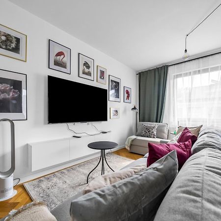 Skierniewicka Apt - Parking, Workspace, Balcony - By Rentujemy Warszawa Eksteriør billede