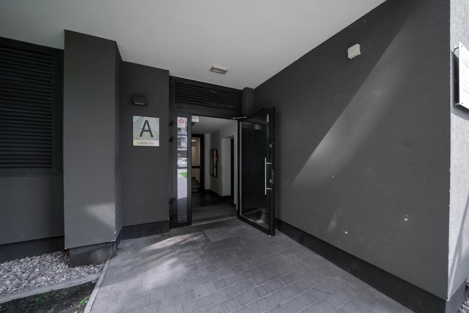 Skierniewicka Apt - Parking, Workspace, Balcony - By Rentujemy Warszawa Eksteriør billede